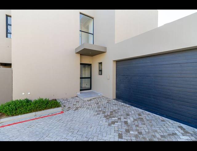 3 BEDROOM TOWNHOUSE TO LET IN PARKLANDS NORTH
